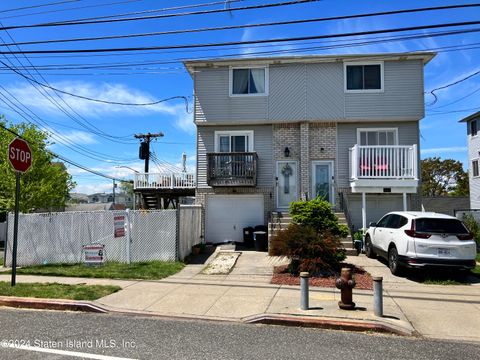 Single Family Residence in Staten Island NY 1031 Father Capodanno Boulevard.jpg