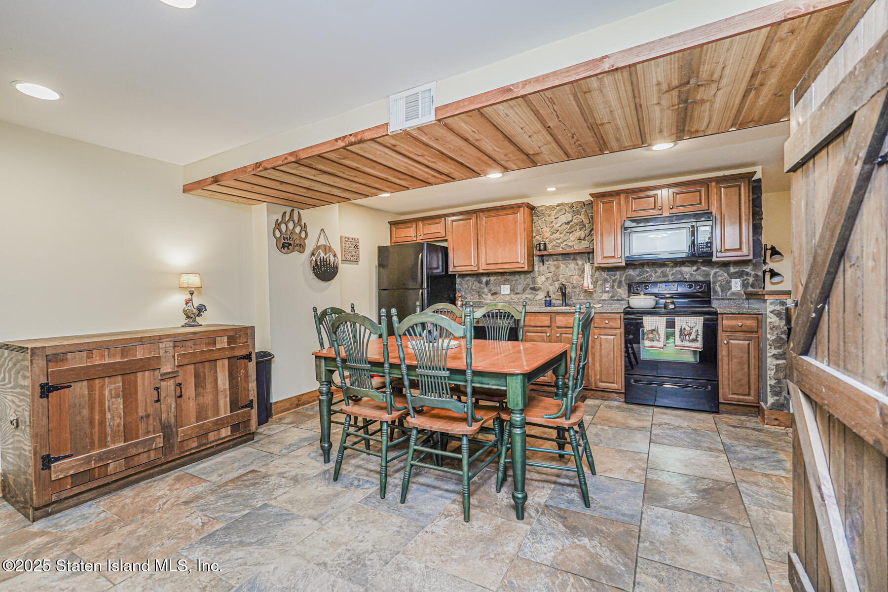 Middletown, New Jersey 07748, United States, 5 Bedrooms Bedrooms, ,3 BathroomsBathrooms,Residential,Active,186083