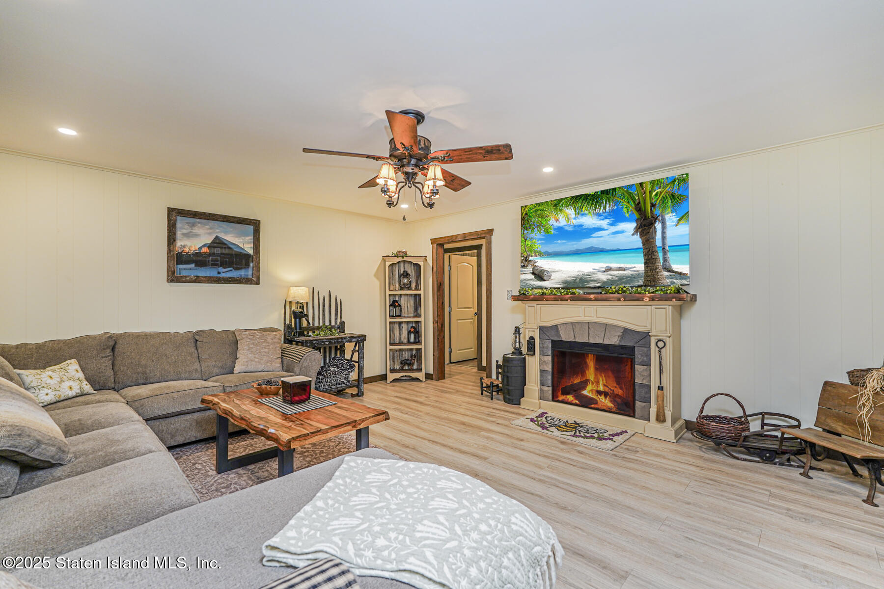 Middletown, New Jersey 07748, United States, 5 Bedrooms Bedrooms, ,3 BathroomsBathrooms,Residential,Active,186083