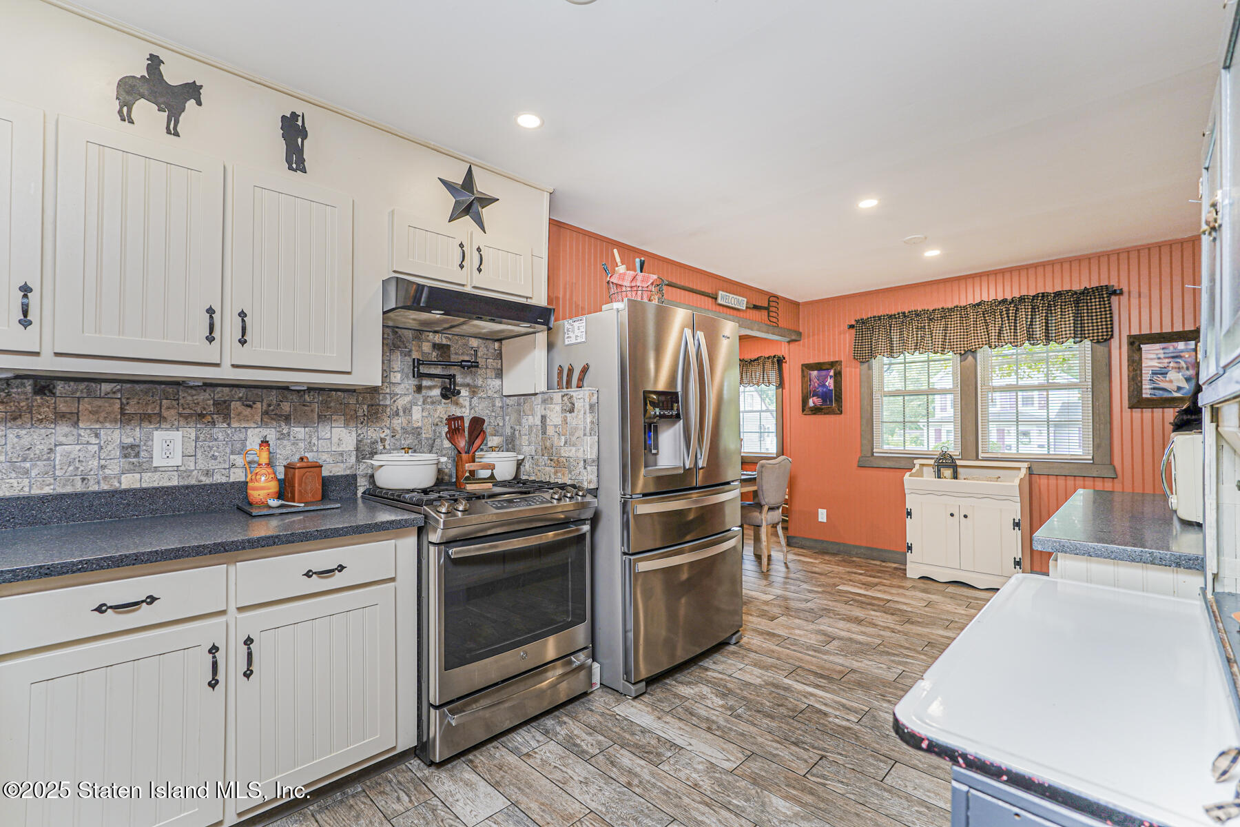 Middletown, New Jersey 07748, United States, 5 Bedrooms Bedrooms, ,3 BathroomsBathrooms,Residential,Active,186083