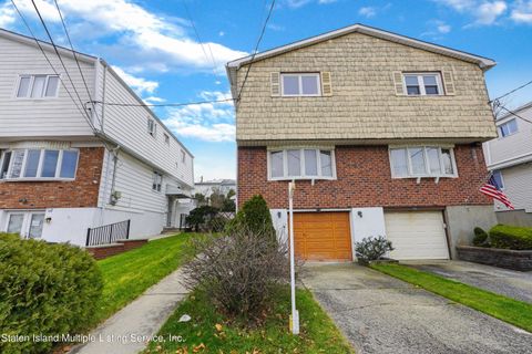 Photo of 72 Boone Street, Staten Island, NY 10314 (MLS # 1165730)