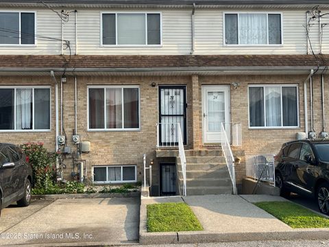 Photo of 22 Spirit Lane, Staten Island, NY 10303 (MLS # 2504593)