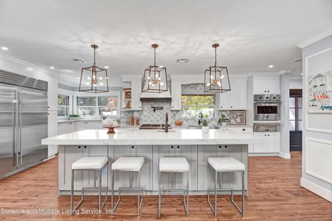 Photo of 417 Ocean Terrace, Staten Island, NY 10301 (MLS # 1158349)