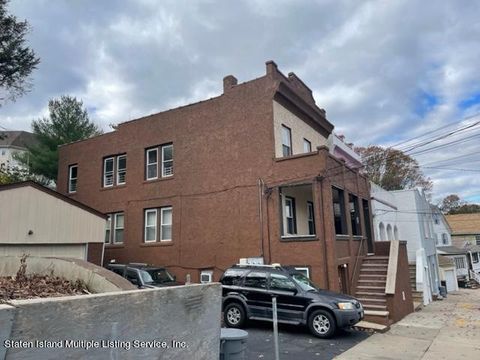 Photo of 320 Glen Avenue, Staten Island, NY 10301 (MLS # 1158597)