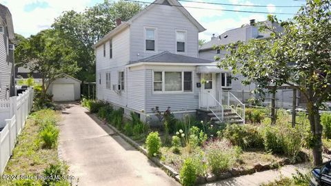 Single Family Residence in Staten Island NY 138 Kingdom Avenue.jpg