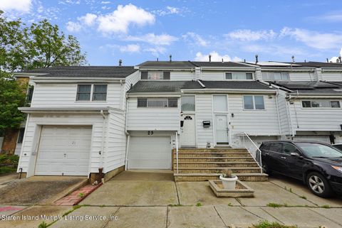 Photo of 23 Forest Green Grn, Staten Island, NY 10312 (MLS # 1162870)