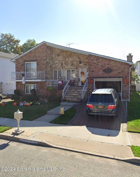 Photo of 538 Rensselaer Avenue, Staten Island, NY 10312 (MLS # 2405667)