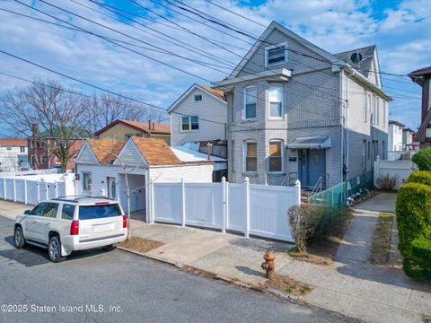 Photo of 146 Cedar Avenue, Staten Island, NY 10305 (MLS # 2506587)