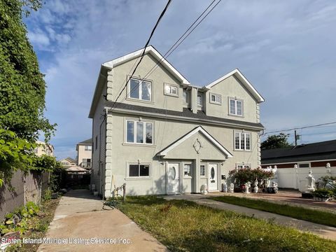 Photo of 1150 Mason Avenue, Staten Island, NY 10306 (MLS # 1160539)