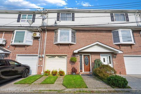Photo of 18 Ragazzi Lane, Staten Island, NY 10305 (MLS # 2404686)