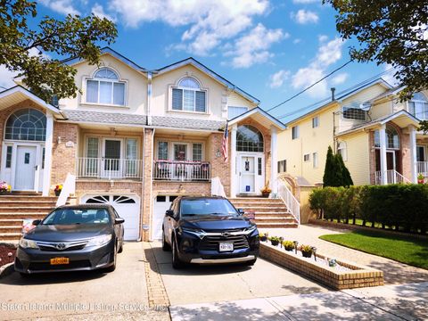 Photo of 28 Churchill Avenue, Staten Island, NY 10309 (MLS # 1162966)