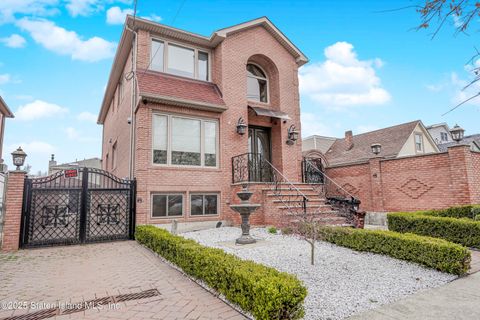 Photo of 660 Rockaway Street, Staten Island, NY 10307 (MLS # 2501975)