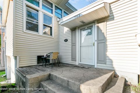 Photo of 703 Willowbrook Road, Staten Island, NY 10314 (MLS # 1163027)