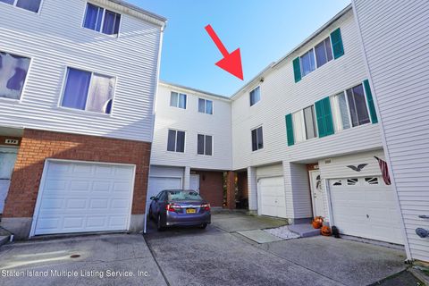 Photo of 163 Emily Lane, Staten Island, NY 10312 (MLS # 1165426)