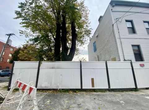 Photo of 51 Gordon Street, Staten Island, NY 10304 (MLS # 2504380)