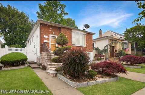 Photo of 78 Ramona Avenue, Staten Island, NY 10312 (MLS # 2400327)
