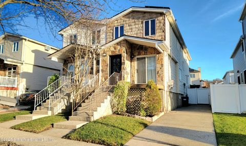 Photo of 47 Evans Street, Staten Island, NY 10314 (MLS # 2506999)