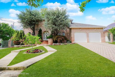 Photo of 723 Ionia Avenue, Staten Island, NY 10312 (MLS # 2502895)