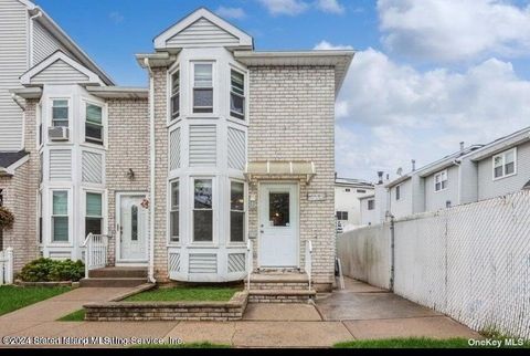 Photo of 218 Rosedale Avenue, Staten Island, NY 10312 (MLS # 2404227)