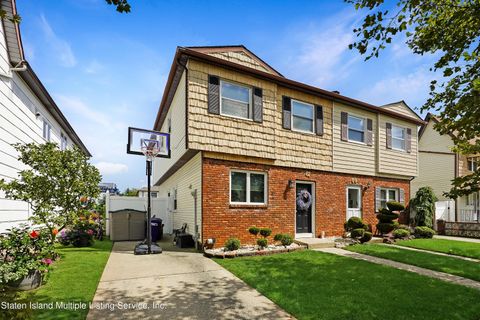 Photo of 67 Loring Avenue, Staten Island, NY 10312 (MLS # 1164063)