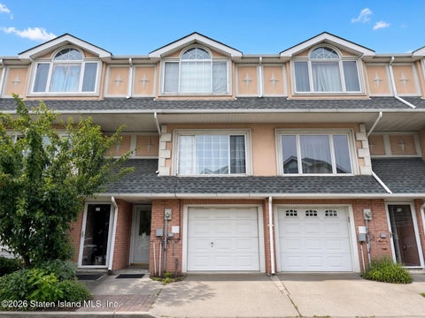 Townhouse For Sale - 65 Alex Circle<br/> Richmond County, Staten Island, NY 10305