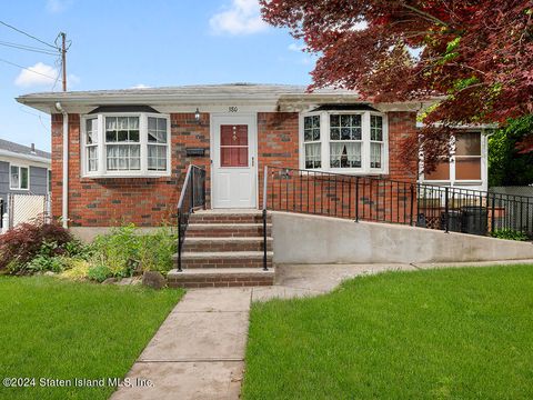 Photo of 380 Main St St, Staten Island, NY 10307 (MLS # 2403073)
