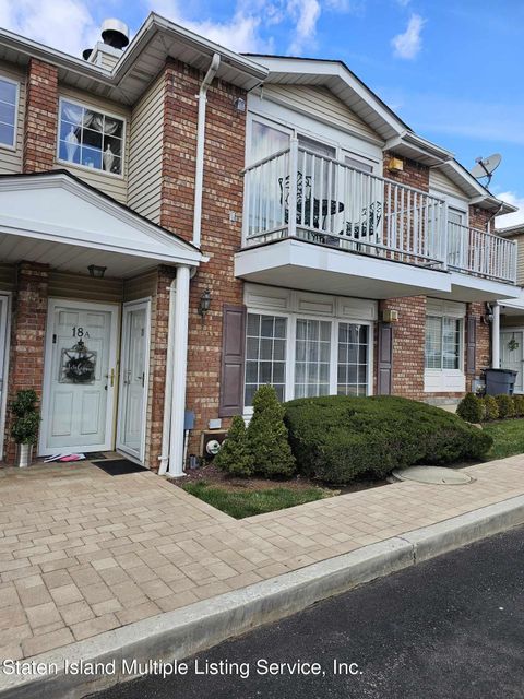 Photo of 18 Saturn Lane, Staten Island, NY 10314 (MLS # 2401481)