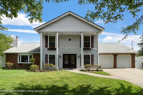 Photo of 3 Poillon Avenue, Staten Island, NY 10312 (MLS # 1164334)