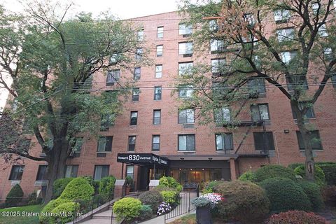 Photo of 830 Howard Avenue #3-D, Staten Island, NY 10301 (MLS # 2505854)