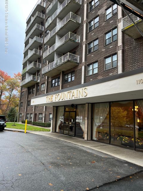 Photo of 1100 Clove Road #2l, Staten Island, NY 10301 (MLS # 2506621)
