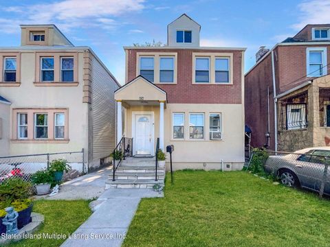 Photo of 129 Alaska Street, Staten Island, NY 10310 (MLS # 1162264)
