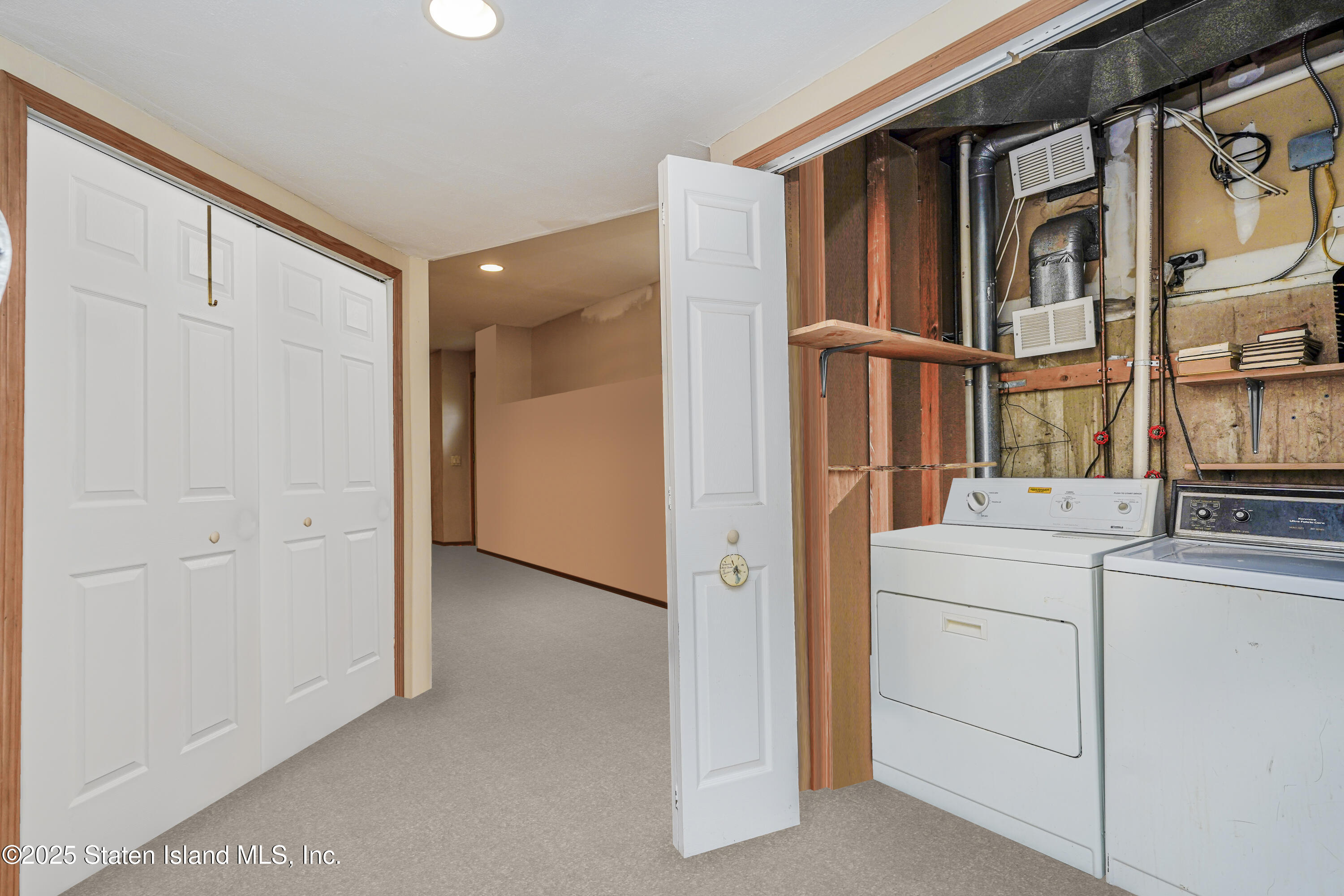 Staten Island, New York 10309, United States, 3 Bedrooms Bedrooms, ,3 BathroomsBathrooms,Residential,Active,88701