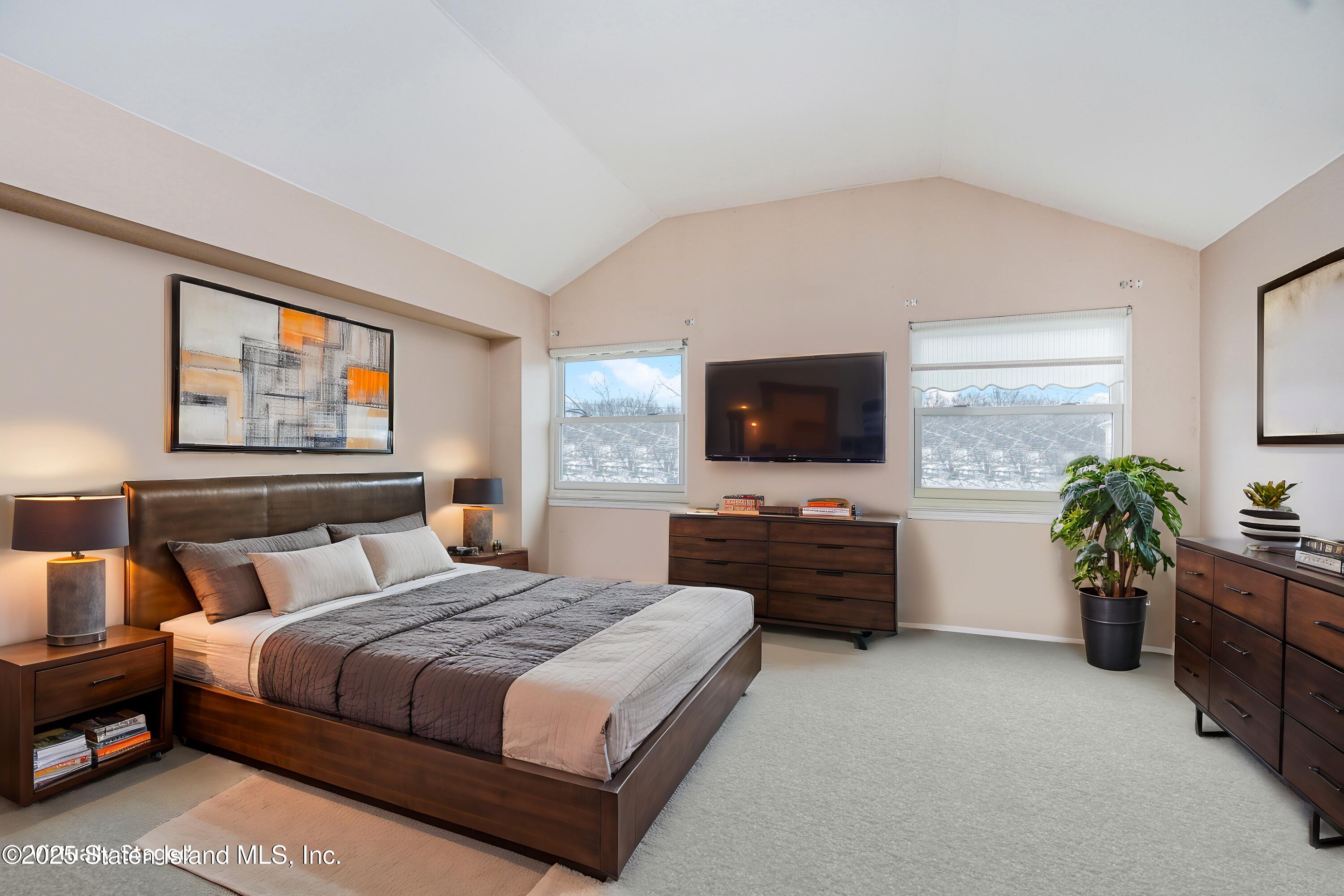 Staten Island, New York 10309, United States, 3 Bedrooms Bedrooms, ,3 BathroomsBathrooms,Residential,Active,88701