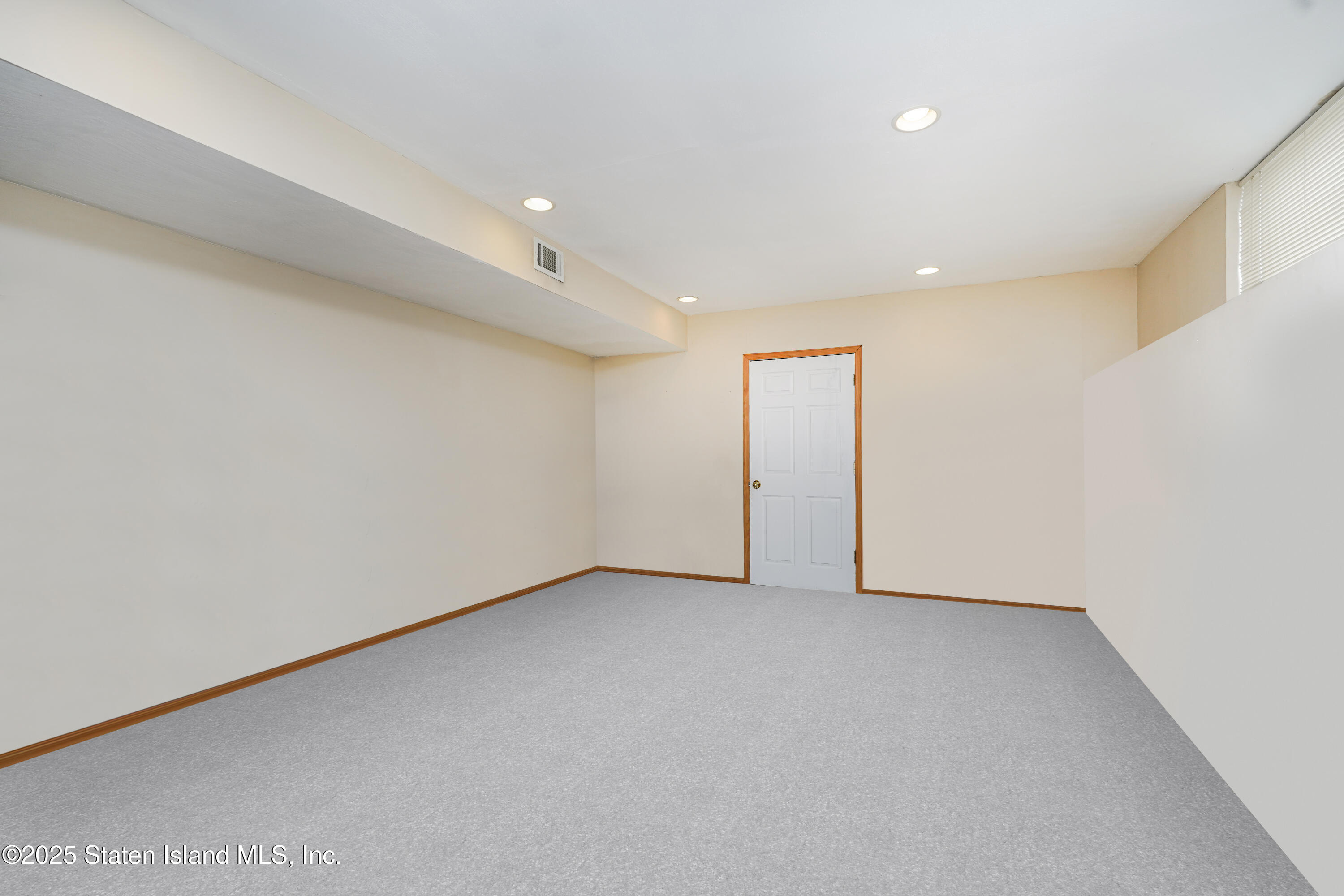 Staten Island, New York 10309, United States, 3 Bedrooms Bedrooms, ,3 BathroomsBathrooms,Residential,Active,88701