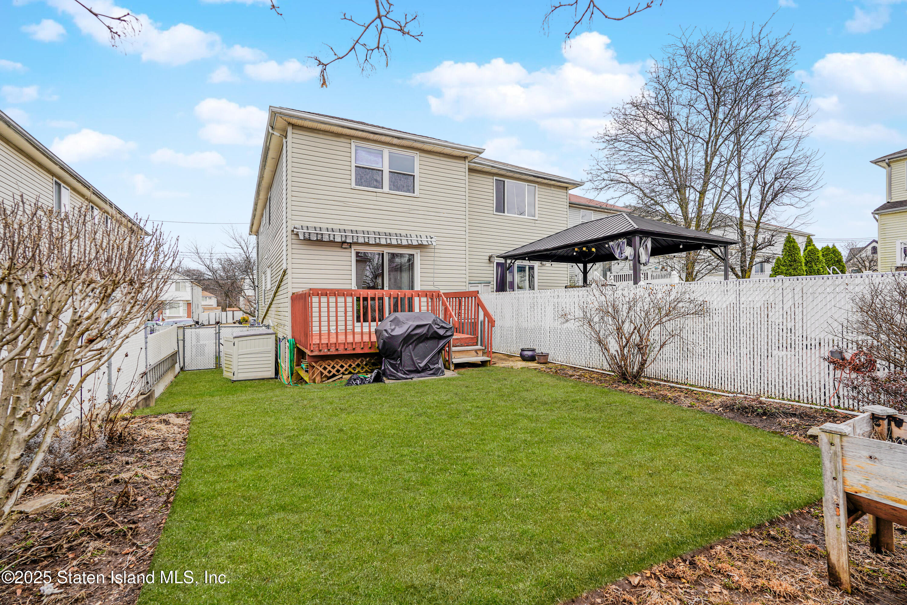 Staten Island, New York 10309, United States, 3 Bedrooms Bedrooms, ,3 BathroomsBathrooms,Residential,Active,88701