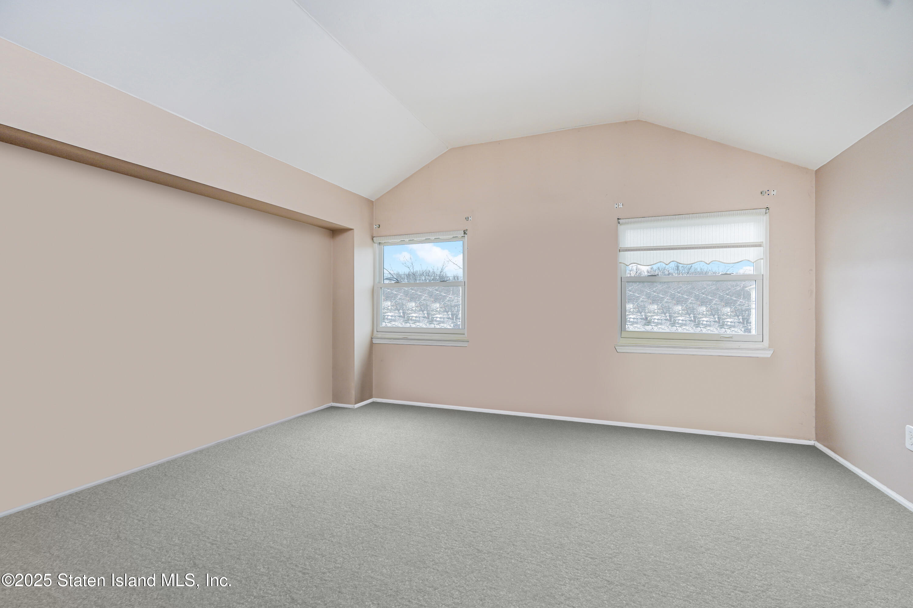 Staten Island, New York 10309, United States, 3 Bedrooms Bedrooms, ,3 BathroomsBathrooms,Residential,Active,88701