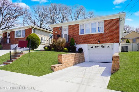 Photo of 31 Rene Drive, Staten Island, NY 10306 (MLS # 2501791)