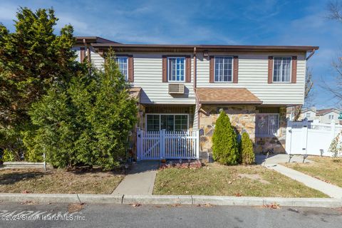 Photo of 278 Corona Avenue, Staten Island, NY 10306 (MLS # 2406328)
