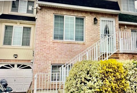 Photo of 379 Englewood Avenue, Staten Island, NY 10312 (MLS # 1162229)