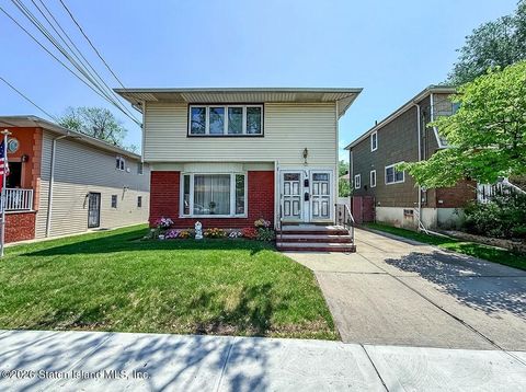Photo of 126 Greencroft Avenue, Staten Island, NY 10308 (MLS # 2602688)