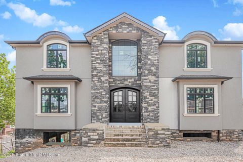 Photo of 6 Eltinge Street, Staten Island, NY 10304 (MLS # 2504340)