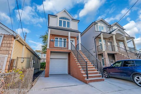 Photo of 134 Freeborn Street, Staten Island, NY 10306 (MLS # 1165153)