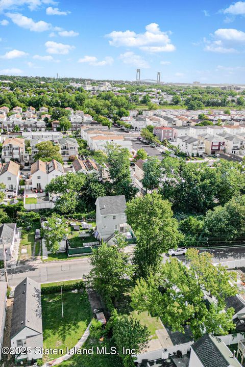 Photo of 422 Hunter Avenue, Staten Island, NY 10306 (MLS # 2505021)