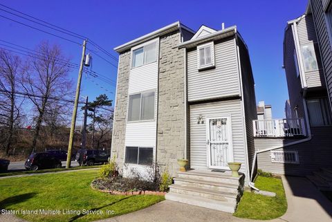 Photo of 965 Goethals Road N #135, Staten Island, NY 10303 (MLS # 1160803)