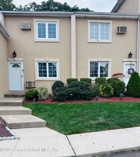 Photo of 966 Clove Road #J2, Staten Island, NY 10301 (MLS # 2505679)