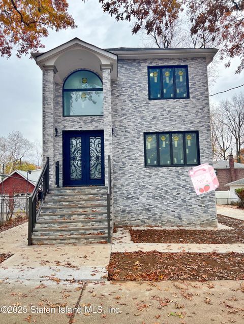 Photo of 32 Remsen Street, Staten Island, NY 10304 (MLS # 2505579)