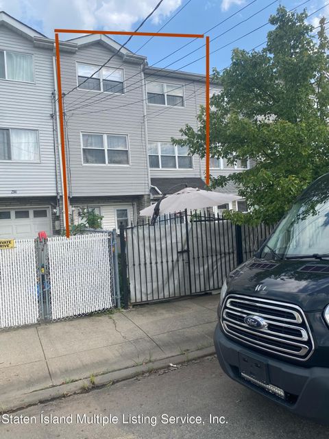 Photo of 258 Hett Avenue, Staten Island, NY 10306 (MLS # 1163776)