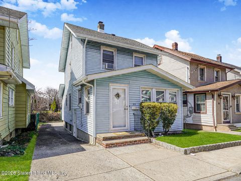 Photo of 20 Lester Street, Staten Island, NY 10314 (MLS # 2601545)