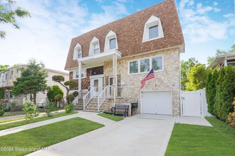 Photo of 10 Elie Court, Staten Island, NY 10314 (MLS # 2403828)