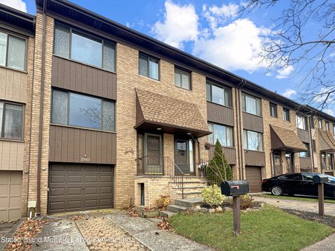 Photo of 260 Grasmere Drive, Staten Island, NY 10305 (MLS # 1165659)